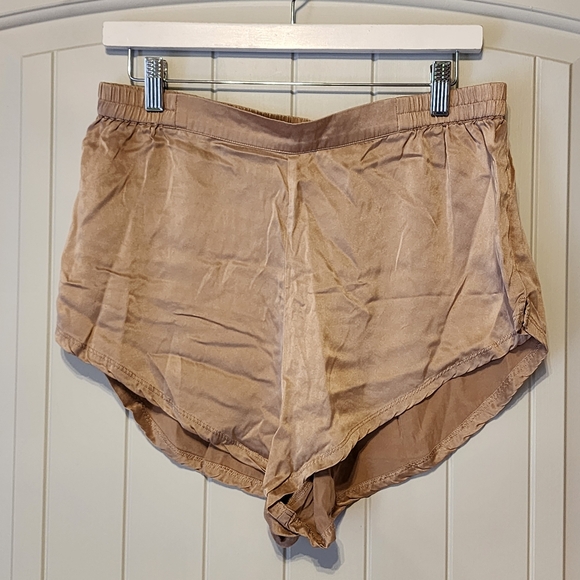 Lunya Washable Silk Otium Tan Tulip Shorts - Picture 2 of 2